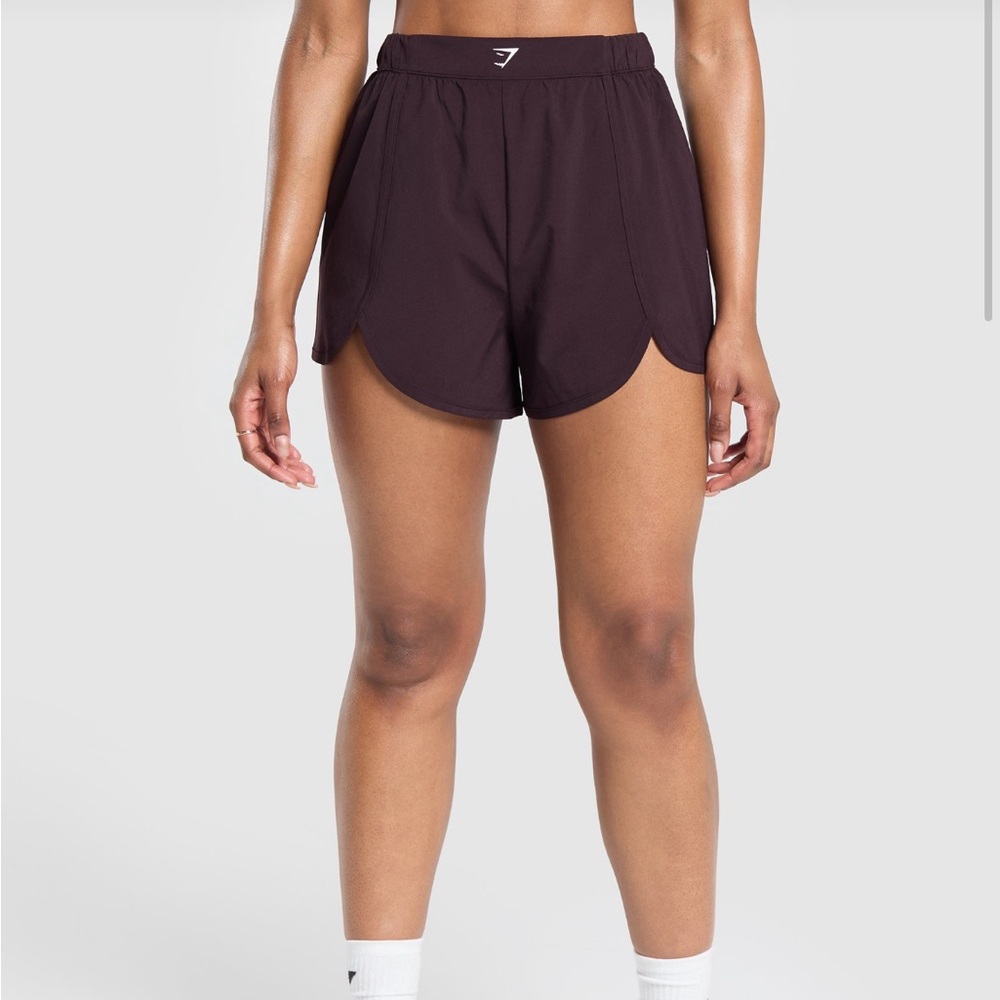 GYMSHARK SCALLOPED HEM SHORTS
